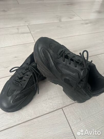 Кроссовки женские