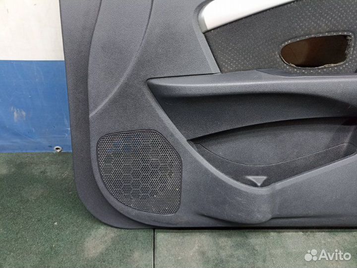 Обшивка двери передняя правая Nissan Almera G15