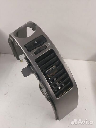 Дефлектор обдува салона правый нижний Toyota Prius