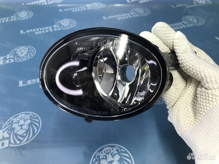 Фара противотуманная левая Volkswagen Golf 6