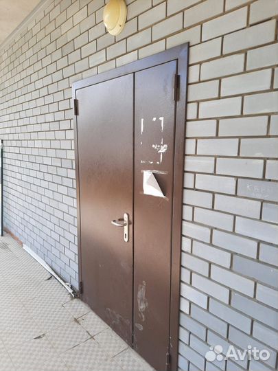 Металлическая дверь бу 126 на 214