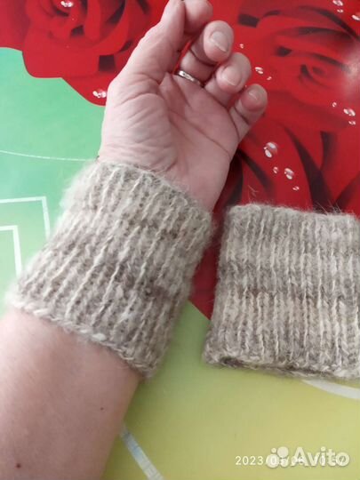 Напульсники из шерсти собаки