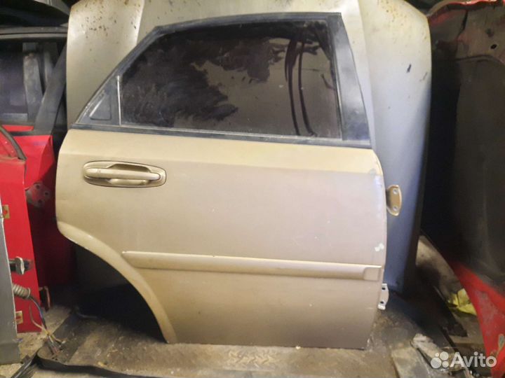 Задняя правая дверь Chevrolet lacetti универсал