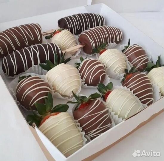 Клубника в шоколаде, бананы
