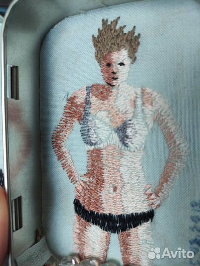 Арт объект вышивка в коробочке