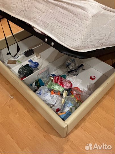 Кровать двухспальная с матрасом бу 180х 200