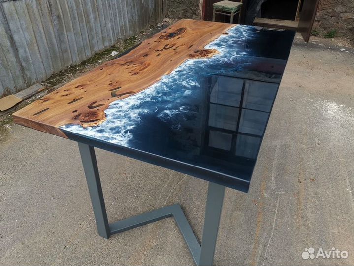 Изготовление мебели из дерева и смолы на заказ