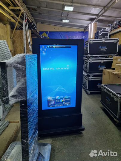 Рекламные видеостойки,LCD пилон,улица