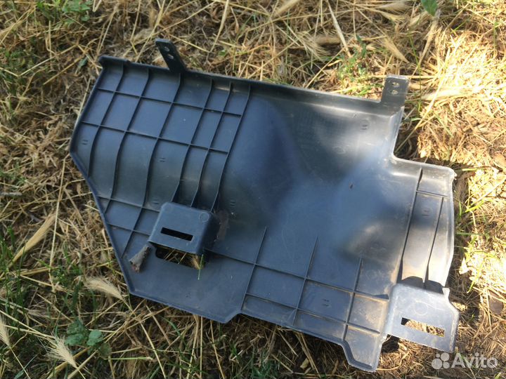 Элемент передней панели, крышка предохранителей