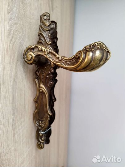Старинные дверные ручки с накладками