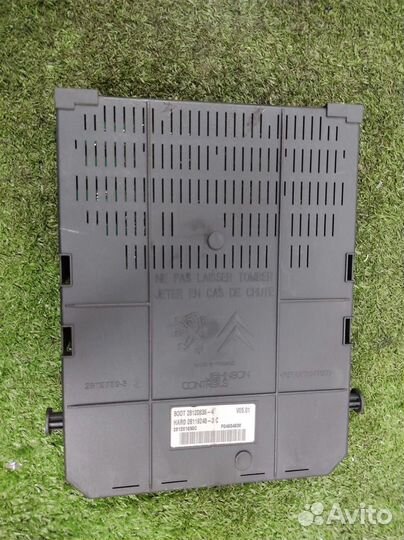Блок предохранителей салонный Peugeot 308 (4E) 20