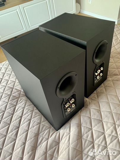 Колонки Bowers & Wilkins 606 S2