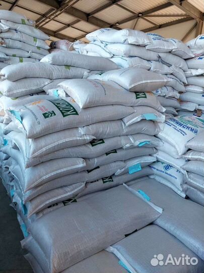 Зерно, овес, комбикорм, кормушки, поилки, опилки