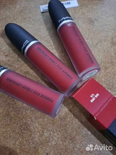 Жидкая помада для губ 975. Mac Mac