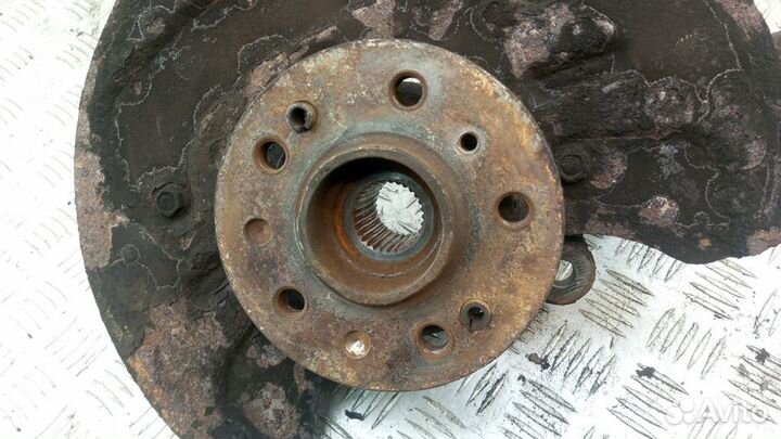 Цапфа/кулак поворотный передний левый Mercedes-Ben