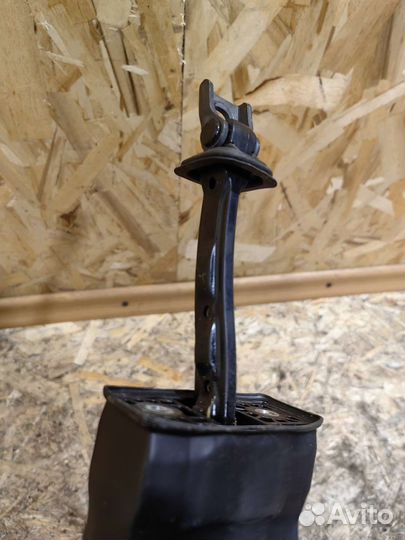 Ограничитель Двери Тигуан 1 Рестайлинг Правый пер