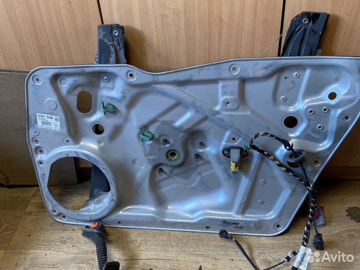 Volkswagen tiguan передний правый стеклоподъёмник