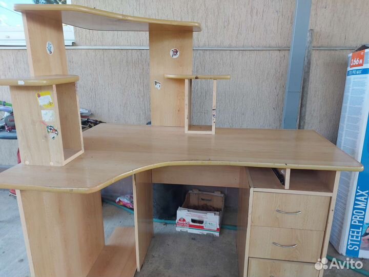 Компьютерный стол