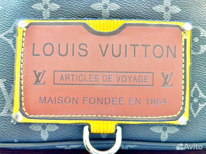 Сумка на пояс Louis Vuitton