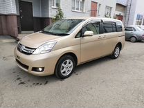 Toyota Isis 1.8 CVT, 2012, 69 800 км, с пробегом, цена 1 070 000 руб.