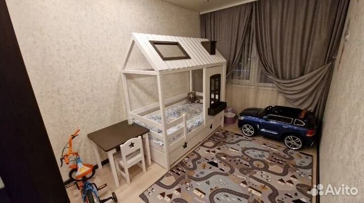 Детская кровать домик из настоящего дерева