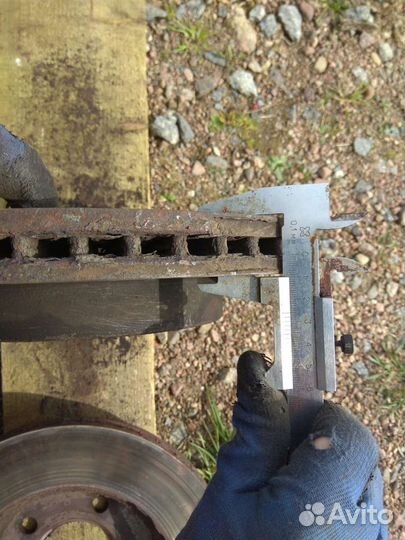 Передний тормозной диск Vw Amarok