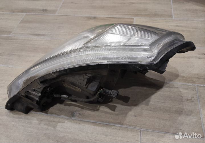 Фара правая Nissan Tiida 2011