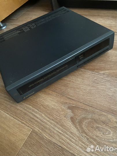 Видеомагнитофон hitachi