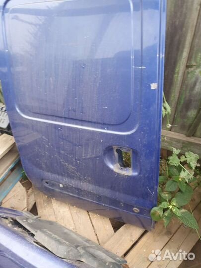 Боковая сдвижная правая дверь на рено кангу 2002г