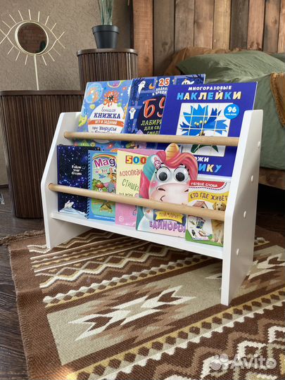 Детская книжная полка монтессори
