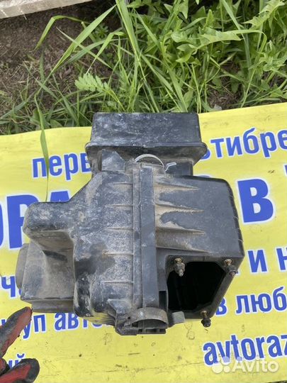 Корпус воздушного фильтра Mitsubishi Galant