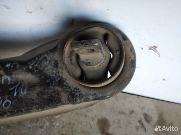 Рычаг продольный задний правый Mitsubishi Lancer