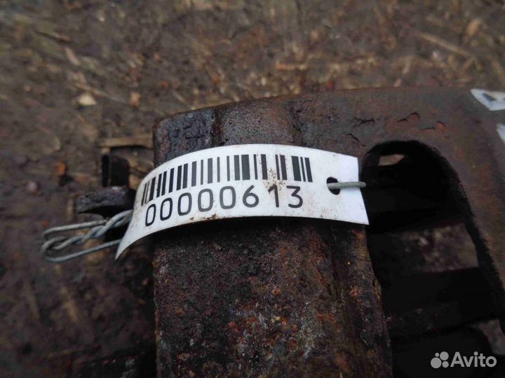 Суппорт задний правый Infiniti QX56 JA60