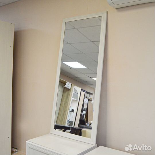 Зеркало / настенное / белое / в спальню