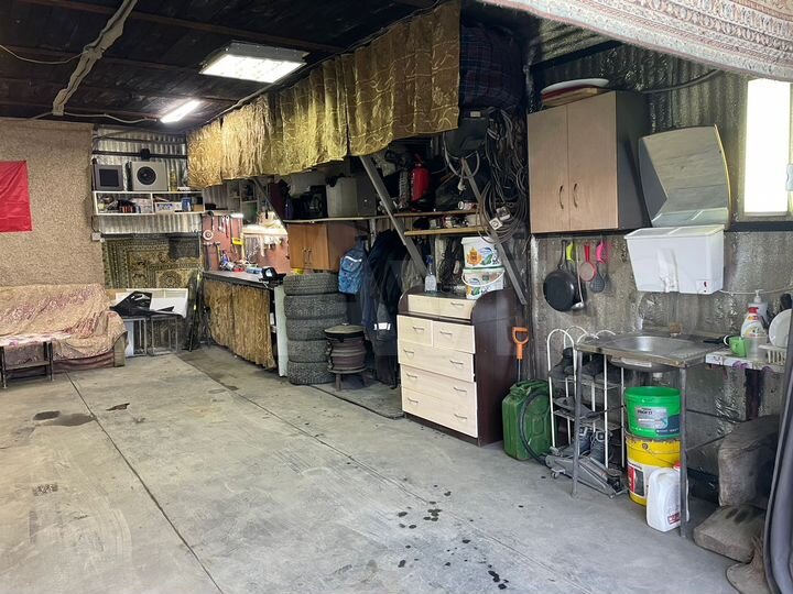 Гараж, > 30 м²