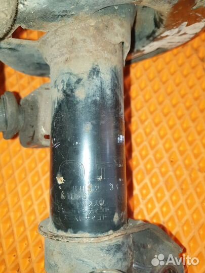 Амортизатор передний левый Мазда 3 бм