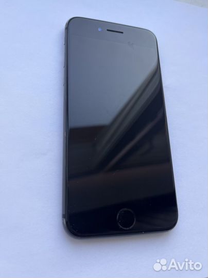 Телефон iPhone 8