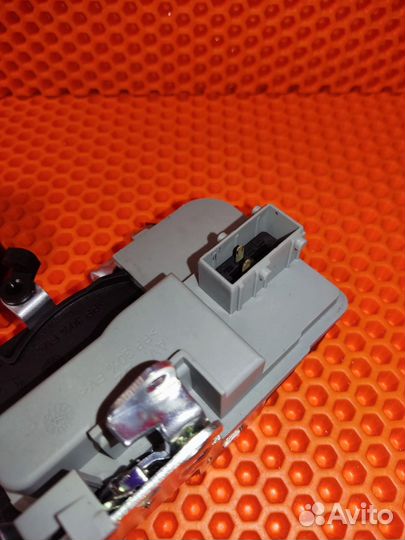 Электрозамок двери правый перед(2 pin) Гранта Новы