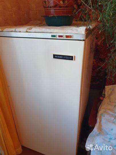 Отдам морозильник