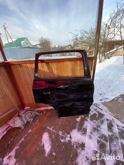 Задняя правая дверь на VW Tiguan