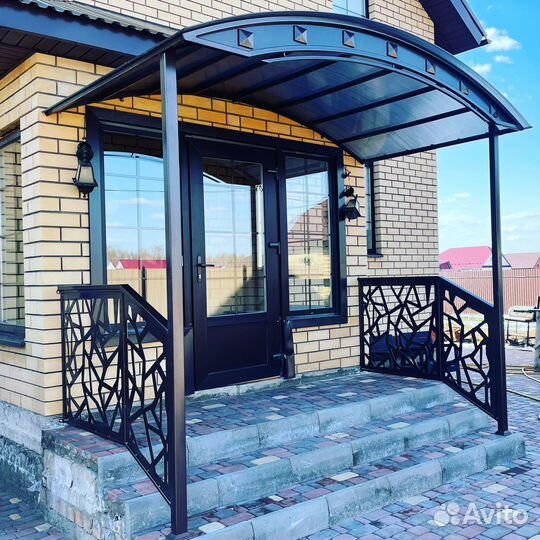 Козырек над дверью