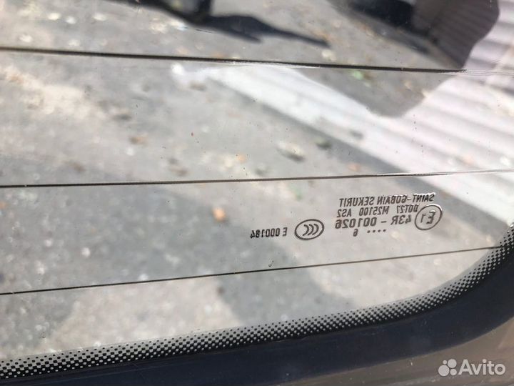 Стекло заднее (двери багажника) Volkswagen Touareg