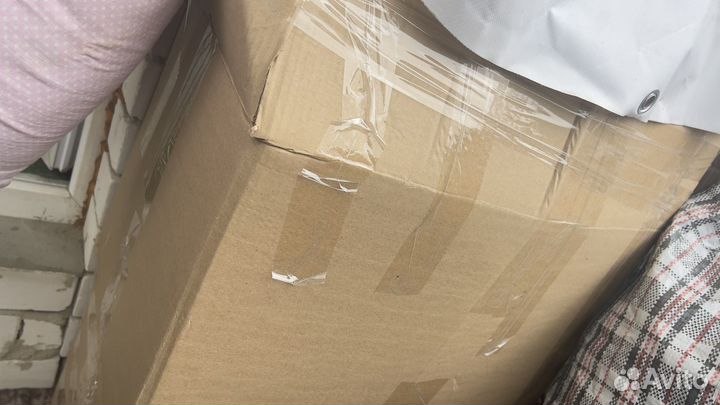 Большая коробка с вещами