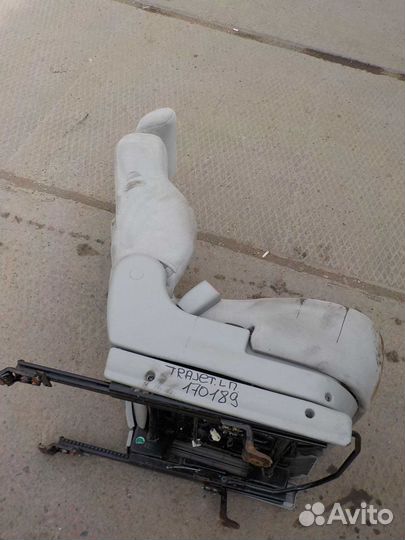 Сидение Hyundai Trajet переднее левое