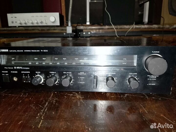 Ресивер Yamaha R-300