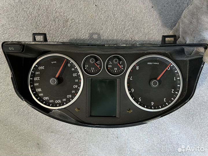 Щиток приборов VW Tiguan 2008