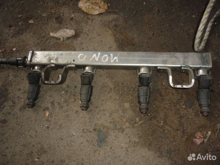 Топливная рампа с форсунками Форд мондео 3 1.8-2.0