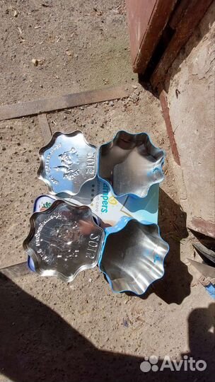 Жестяная коробка для подарка новогодняя