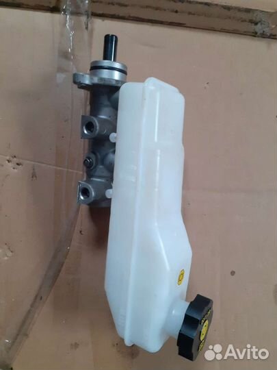 Цилиндр главный тормозной Хендай H1 2.5 crdi 2011