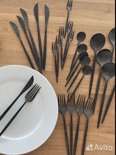 Черные дизайнерские столовые приборы